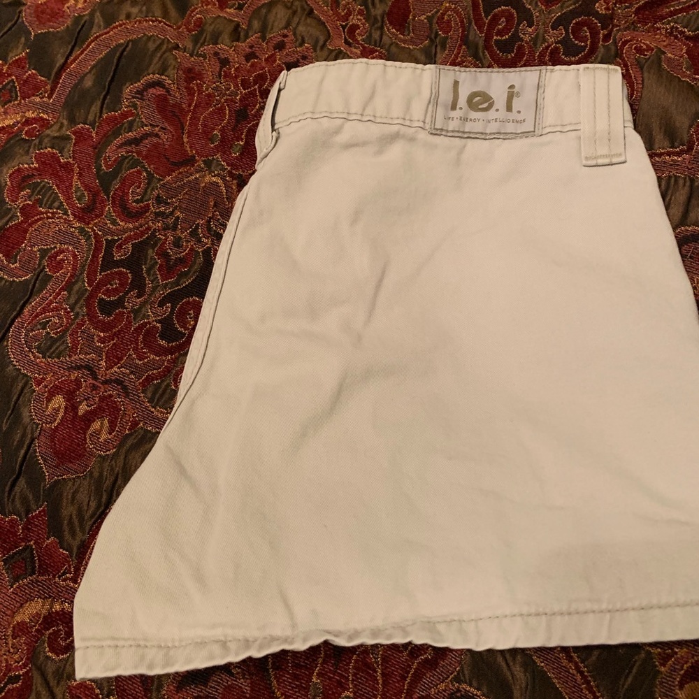 Shorts - Picture 2 of 4
